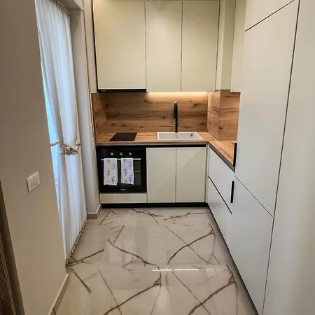 Le Bon * تيرانا