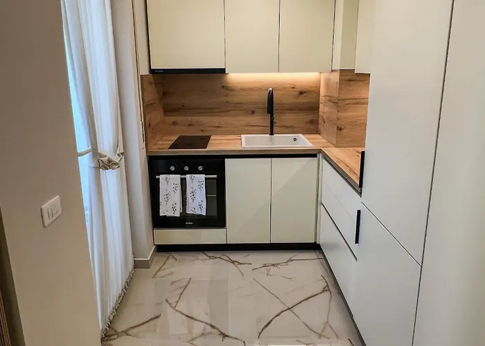 Le Bon * ティラナ